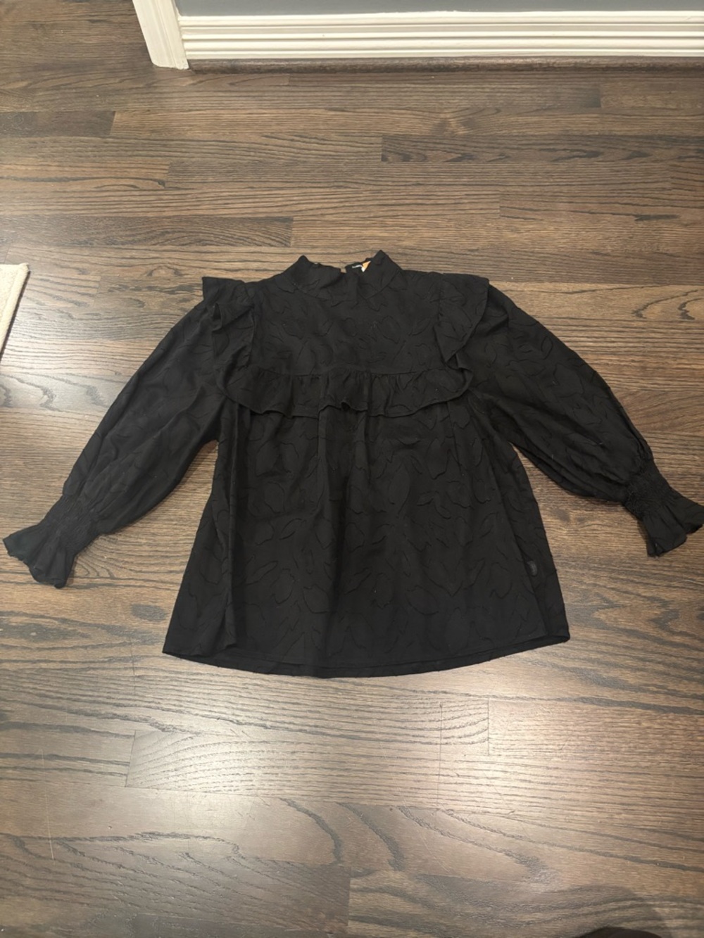 SECULAR BLACK lightweight top
